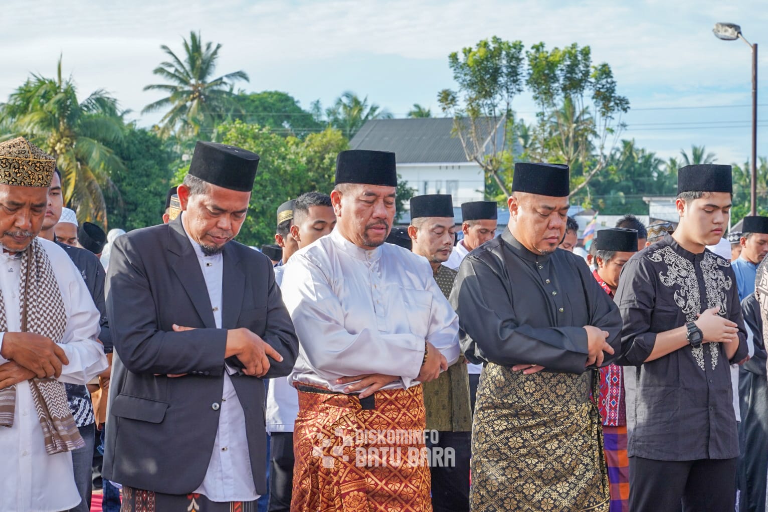 Bupati Batu Bara Laksanakan Sholat Idul Adha 1446 Hijriyah Bersama Warga Simpang Dolok